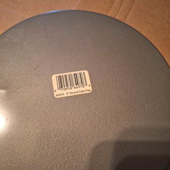 9" round cake pan - Picture 3 of 7